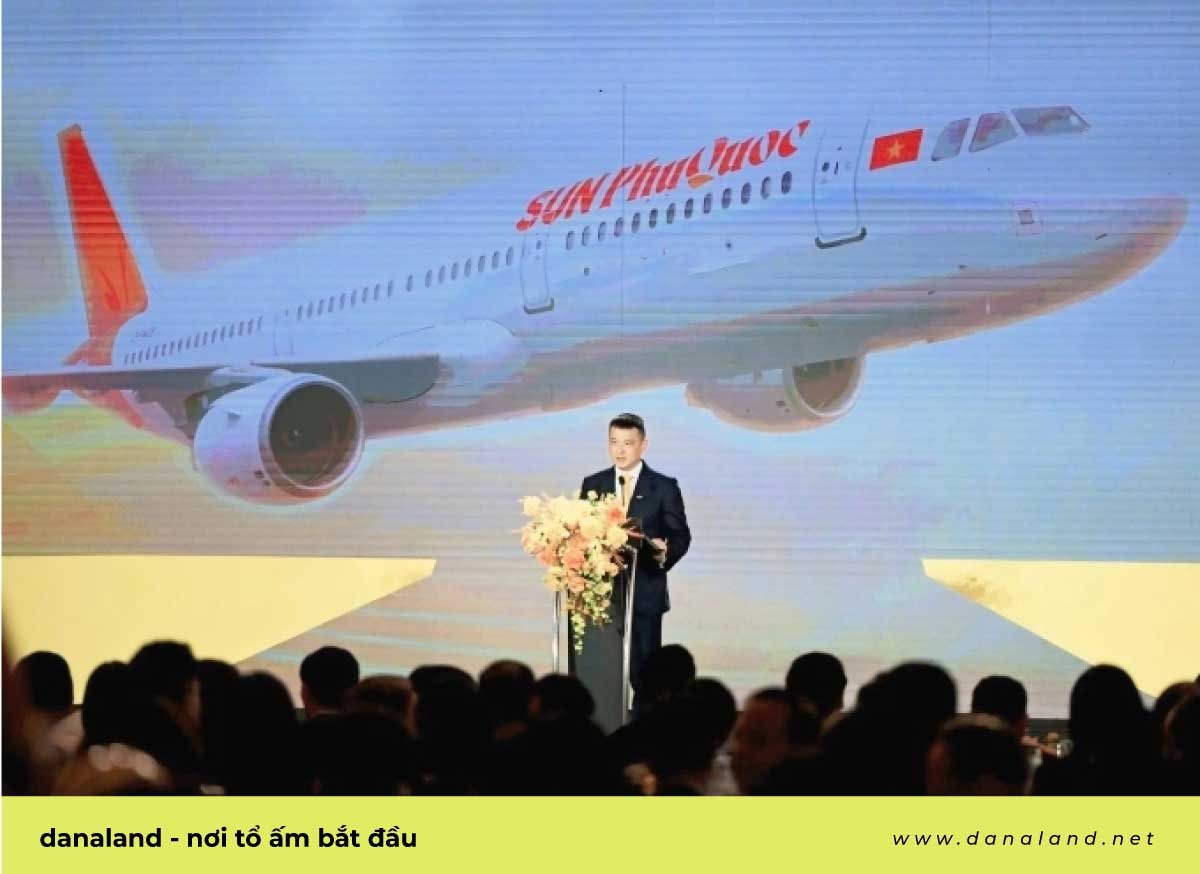Đại diện Sun Group công bố ra mắt hãng hàng không Sun PhuQuoc Airways. Ảnh: Sun Group